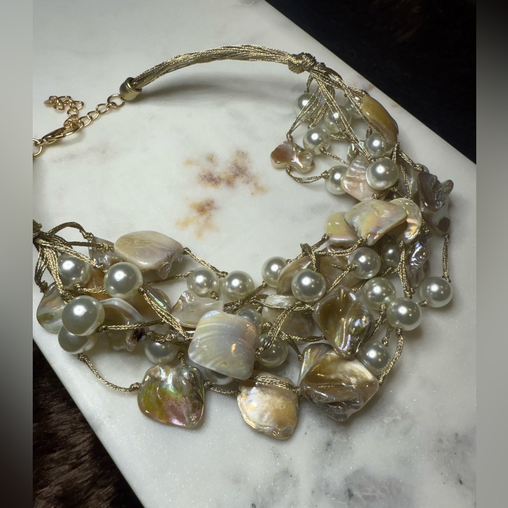 Elegant Gold and Cream Pearl Necklace